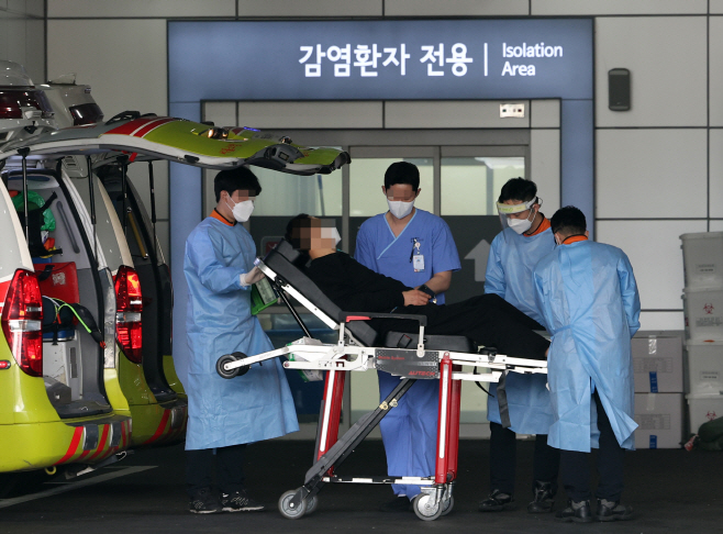 신규 확진 33만<YONHAP NO-3076>