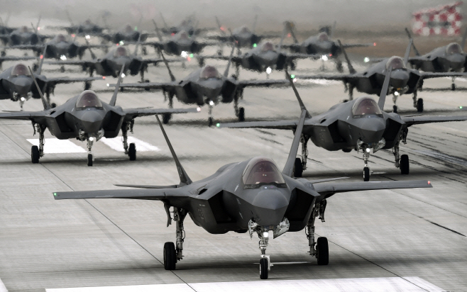 '엘리펀트 워크' 훈련 중인 F-35A 스텔스 전투기