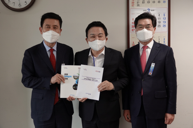 (좌측부터) 이강덕 포항시장, 원희룡 기획위원장, 정해종 포항