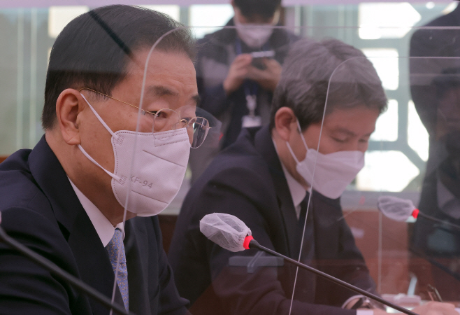 답변하는 정의용 외교부 장관