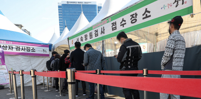 코로나19 신규 확진 34만7554명 다시 큰폭 증가<YONHA