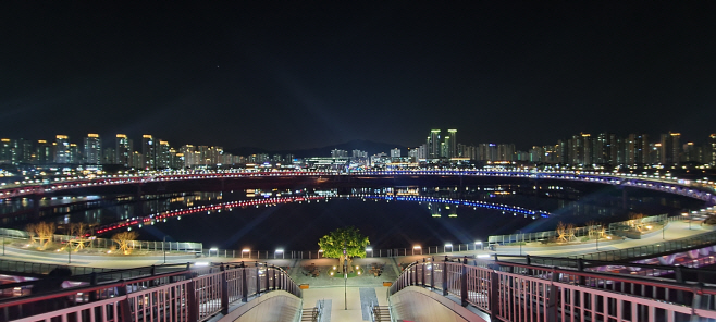 금강보행교야경