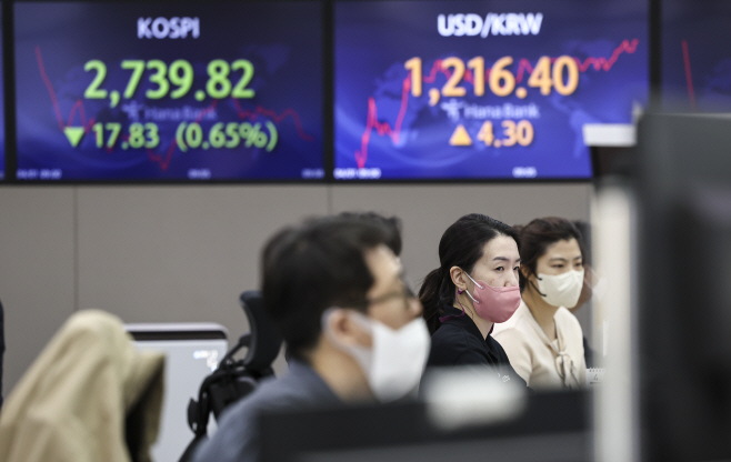 코스피 하락 출발<YONHAP NO-2216>