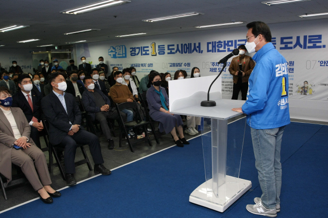 [메인] 김희겸과 귀빈들