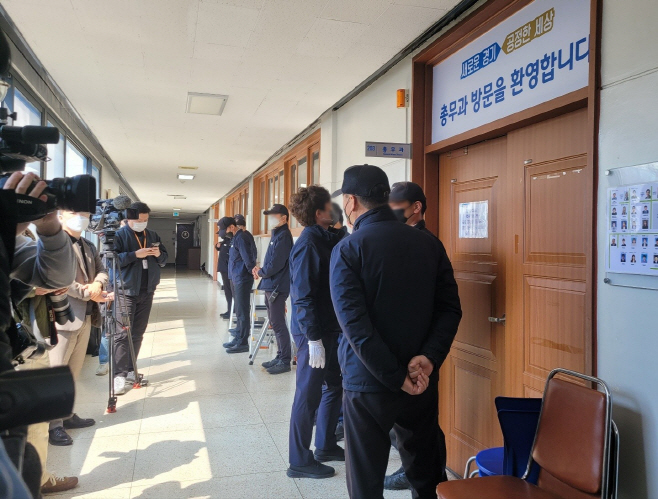 압수수색 진행 중인 경기도청 모습