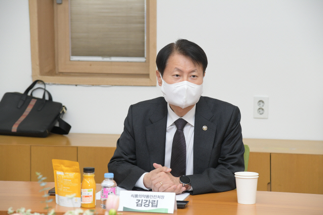 간담회 하는 김강립 처장<YONHAP NO-5072>