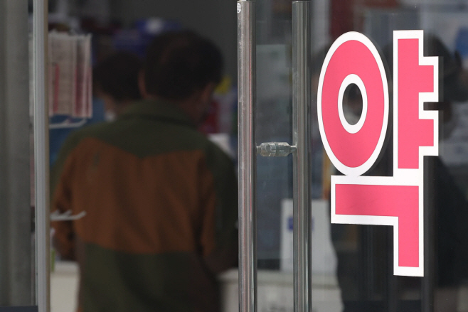 자가검사키트 가격 6천원 제한 해제<YONHAP NO-4488>