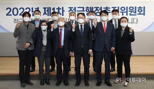 [관련사진1] 적극행정위원회 기념사진