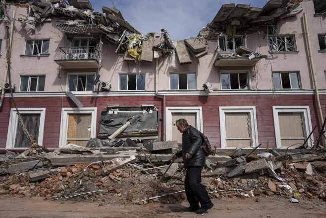 Russia Ukraine War Day In Photos <YONHAP NO-5391> (AP)