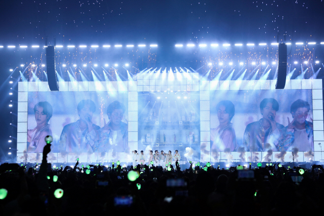 BTS PERMISSION TO DANCE ON STAGE - LAS VEGAS (2)