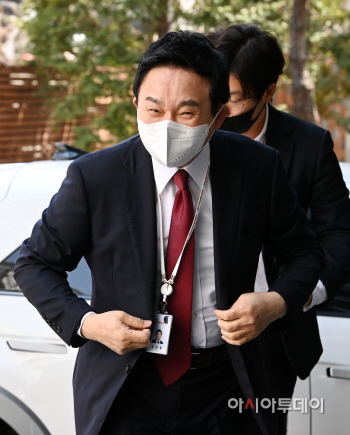 [포토] 사무실 들어서는 원희룡