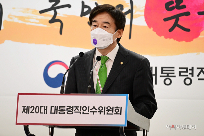 인수위, 만 나이 통일 관련 브리핑
