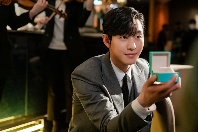 사내맞선스틸_출처_크로스픽처스 (2)