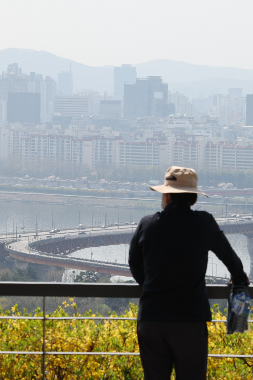 규제 완화 기대감에 아파트값 다시 꿈틀<YONHAP NO-6163>