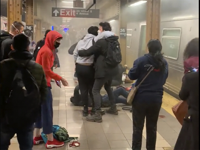 Subway-Shooting <YONHAP NO-0662> (AP)