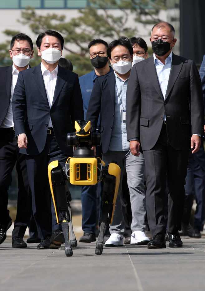 현대자동차·기아 기술연구소 방문한 안철수 위원장