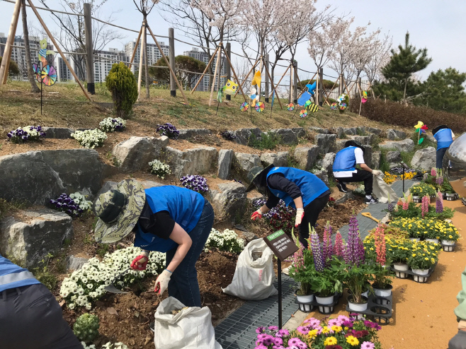 평택시, 삼성전자 통복천 참여의숲 가꾸기 행사
