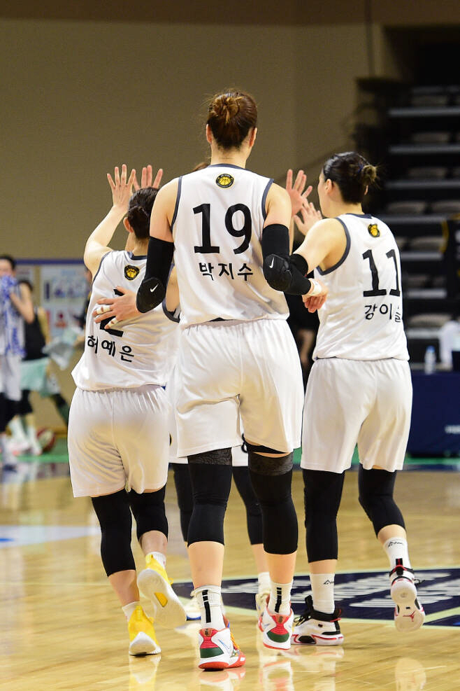 청주 KB, 창단 두 번째 통합우승..MVP 박지수