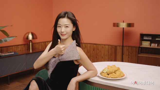 [붙임] bhc치킨 ‘포테킹 후라이드’ TV CF 스틸컷 이미지 (1)