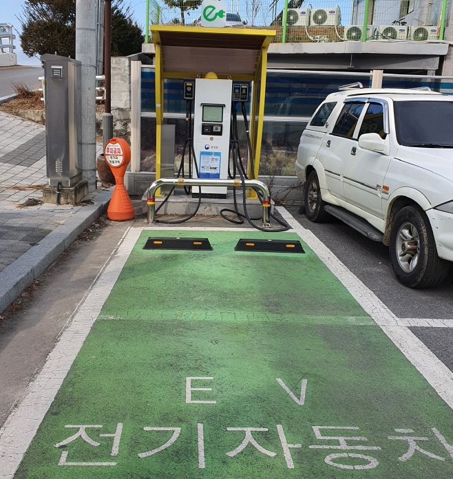 1. 봉화군, 전기차 충전구역에 불법 주차하면 과태료