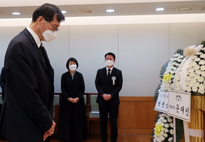 안철수 위원장 부친 빈소 찾은 이창용 한은 총재 후보자