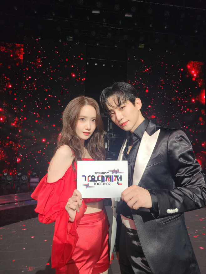 2021 MBC 가요대제전 MC 임윤아 이준호 03