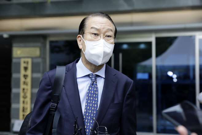 답변하는 권영세 통일장관 후보자