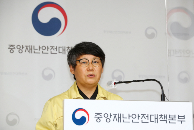 정례브리핑하는 박향 방역총괄반장<YONHAP NO-5013>