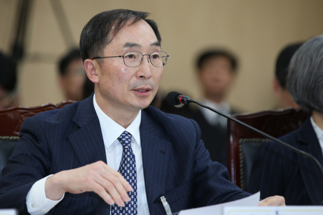 문 대통령 중앙선관위원 후보에 김필곤 법무법인 오늘 대표번호사 지명
