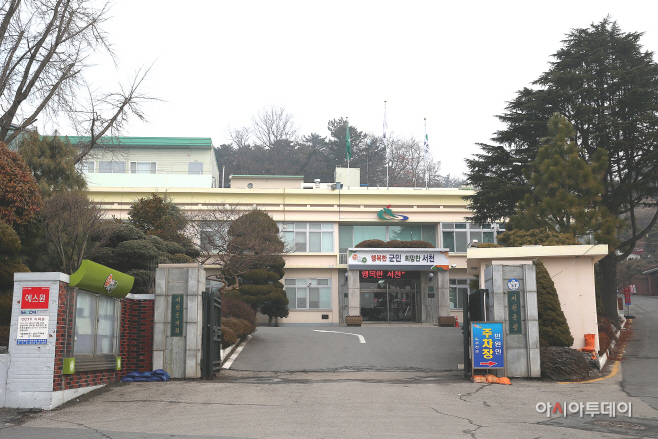 서)