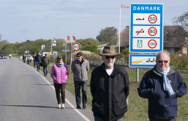 Virus Outbreak Europe Borders <YONHAP NO-5006> (AP)