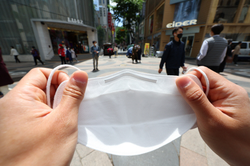 '마스크 벗는 그 날이 눈앞에'<YONHAP NO-4061>