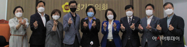 정윤경 의원, 학교 평화통일