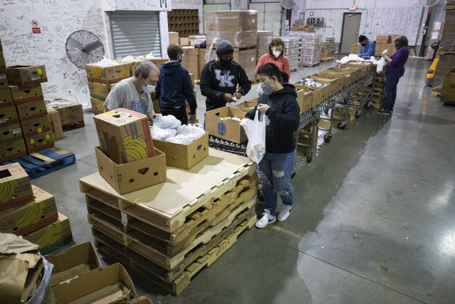 Hunger in America Volunteers <YONHAP NO-4963> (AP)