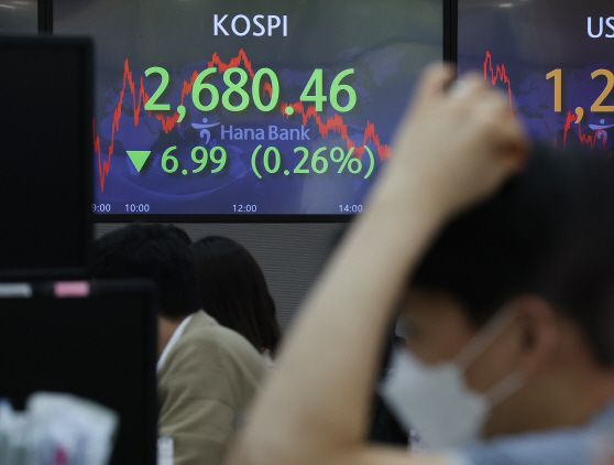 코스피, 2,680대 '턱걸이'<YONHAP NO-5420>