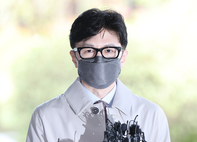 출근길 취재진 질문에 답하는 한동훈 후보자<YONHAP NO-3376>