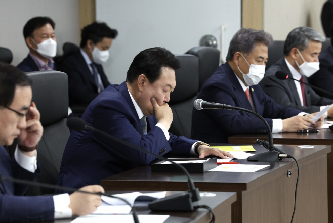 윤석열 당선인, 용산 국가위기관리센터에서 안보회의 주재