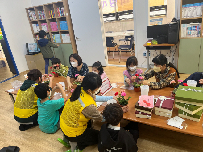 평택시, 홀몸어르신에게 사랑의 간식꾸러미 전달