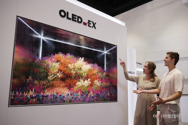 [사진자료] LGD SID2022 97OLED.EX 전시2