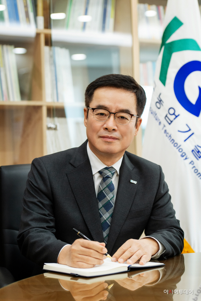 220304_안호근원장님_0017 copy
