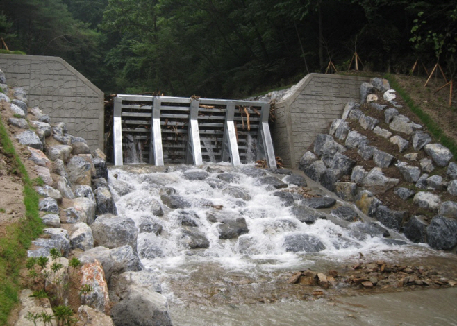 충북도, 산사태대책상황실 운영(스크린 사방댐)/제공=충북도