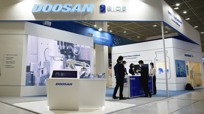 일반비_두산 부스 전경