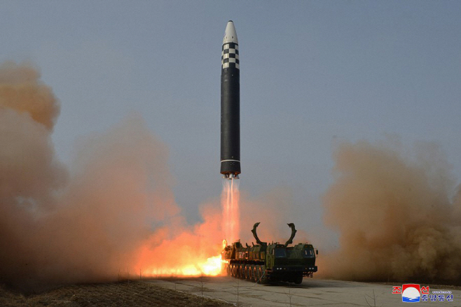 북한, 어제 '신형ICBM 화성-17형' 시험발사