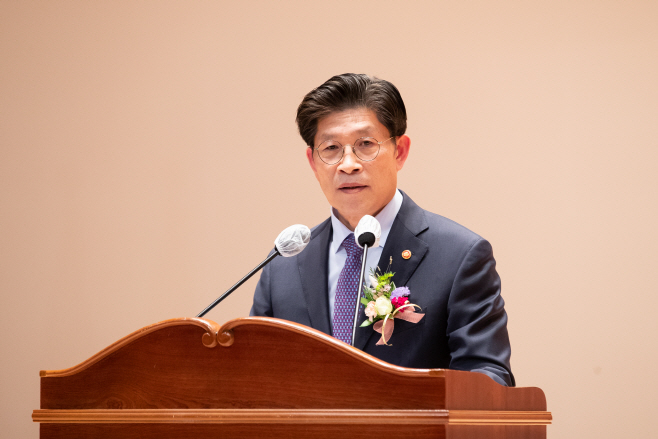 이임사 하는 노형욱 장관