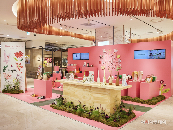 쿠론, 롯데 부산점에 ‘플로럴 원더랜드’ 팝업스토어 오픈