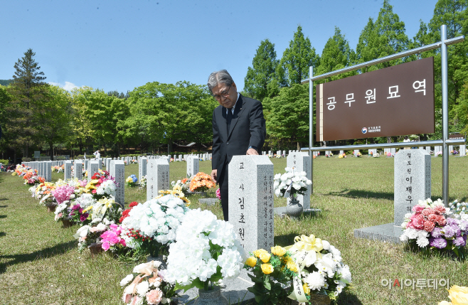 국립대전현충원 4.16세월호 참사 순직교사 묘소 참배