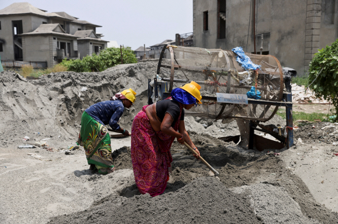 INDIA-WEATHER/HEATWAVE-WORKER <YONHAP NO-0069> (REUTERS)