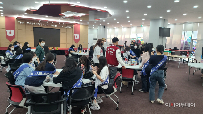 유타대 문화 교류 행사에 참석한 김천여고 학생들