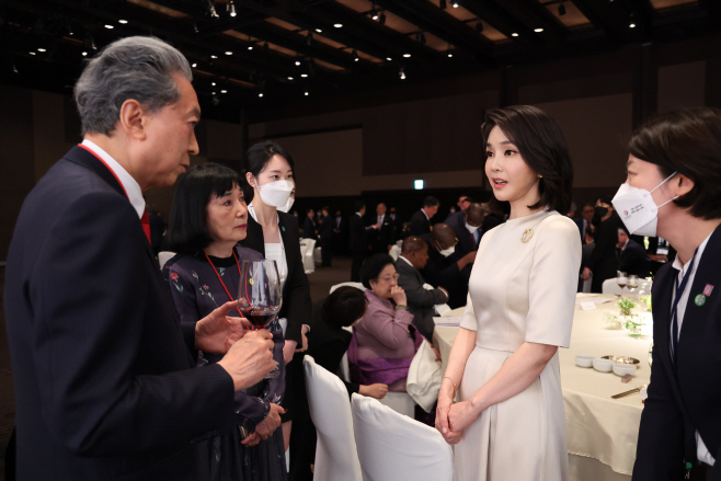 하토야마 유키오 일본 전 총리 만난 김건희 여사