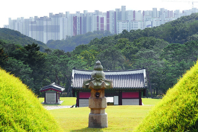 왕릉 뷰
